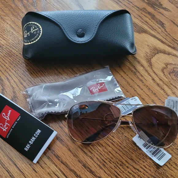 NEW! Ray-Ban Gold Frame Aviator Sunglasses 63mm - Picture 2 of 4